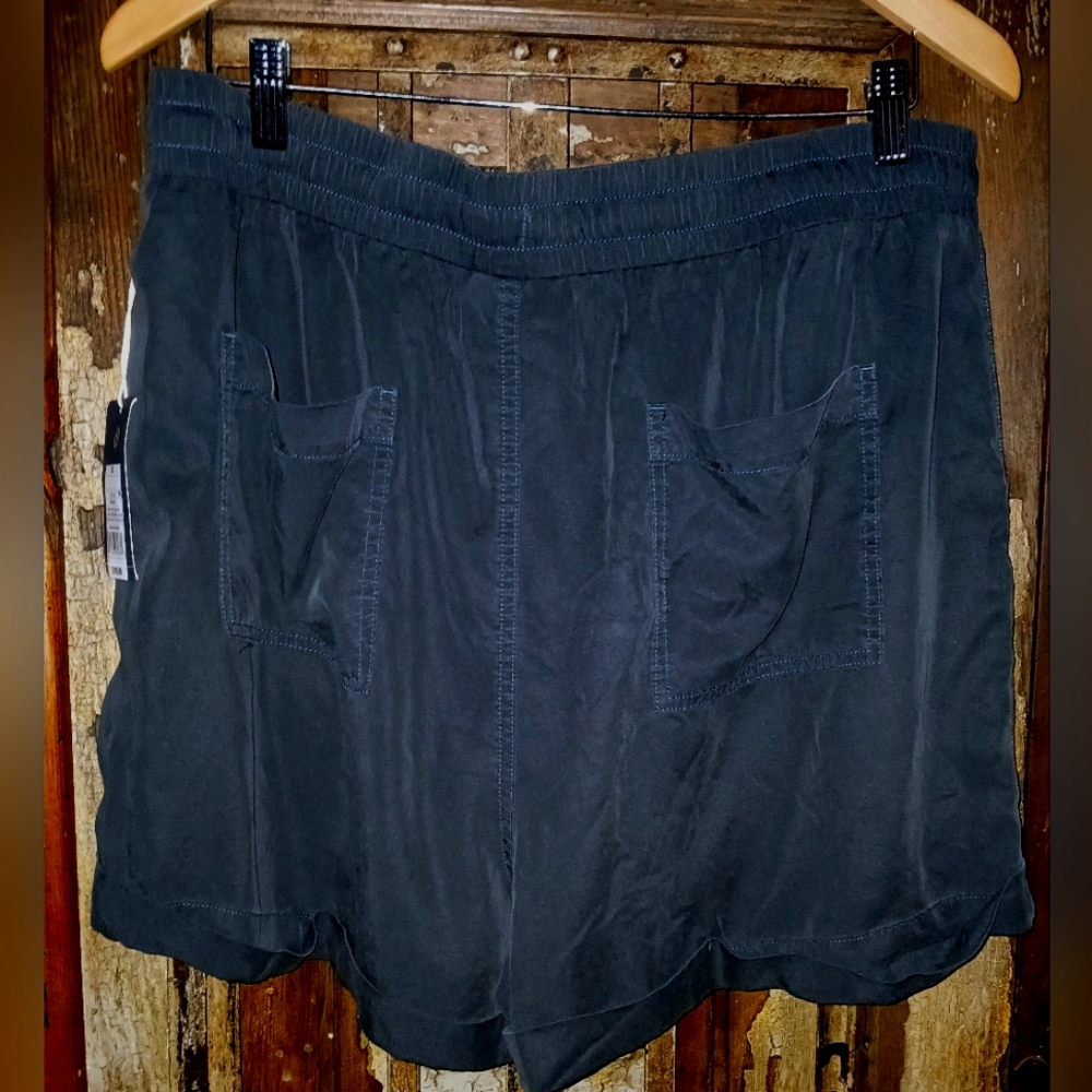 NWT Universal Thread Shorts - Picture 2 of 2